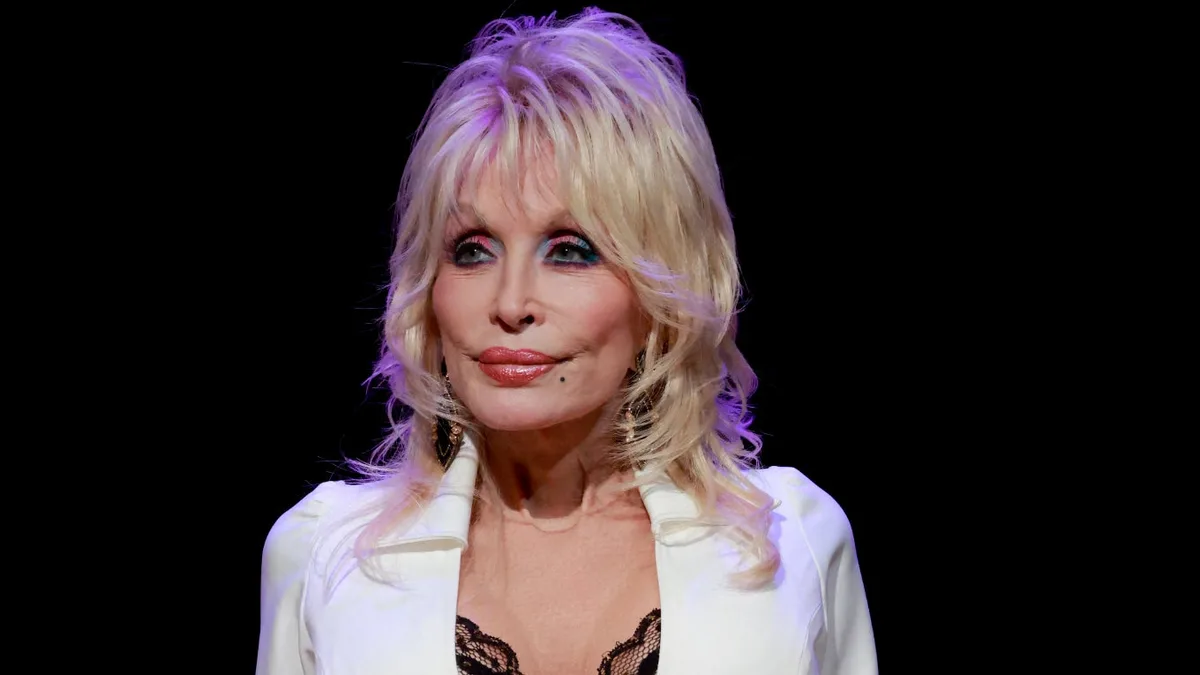 Dolly Parton, la célèbre reine de la country est morte