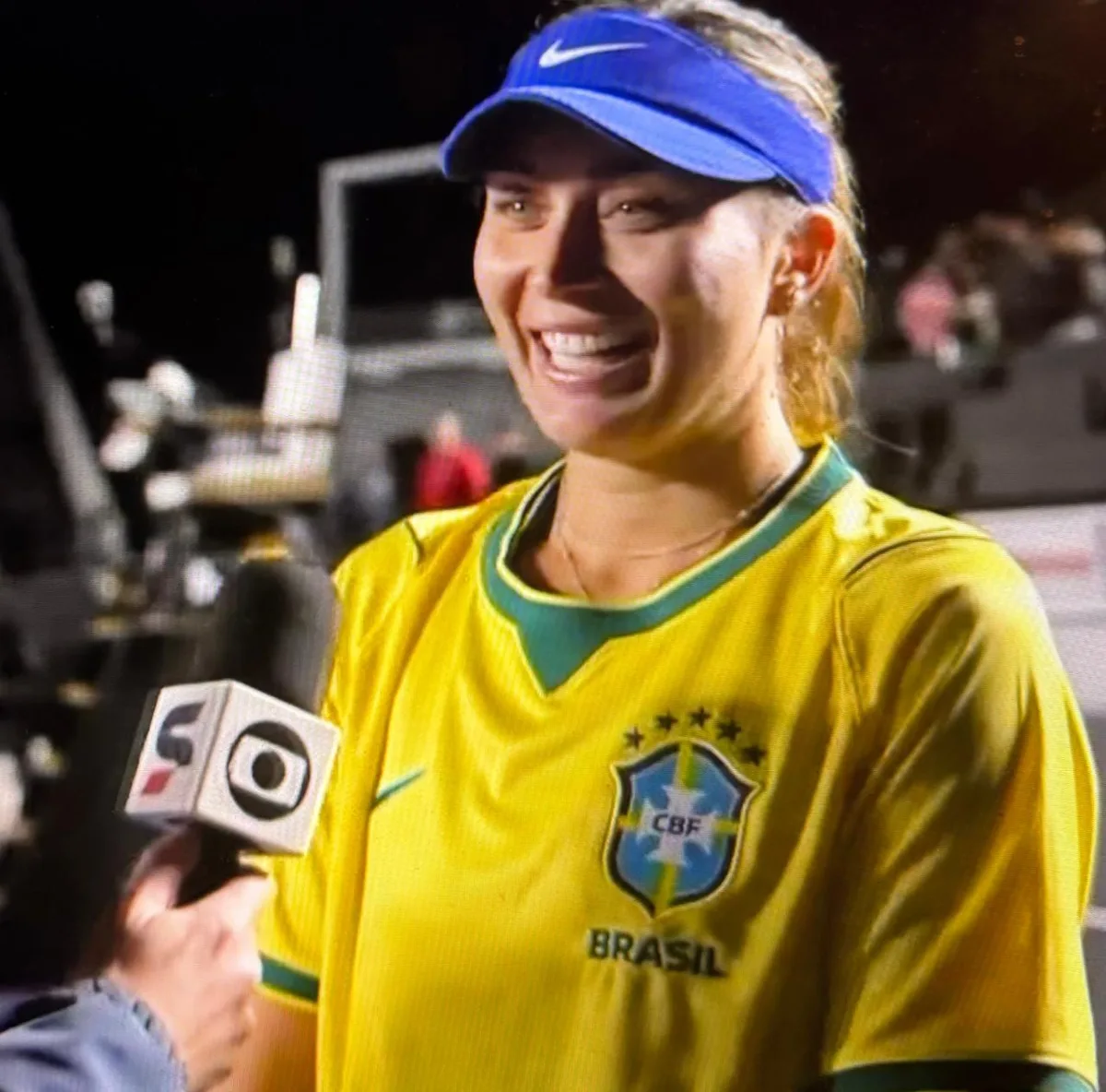 Ex-nº 2 do mundo, Paula Badosa avançã às oitavas do SP Open e comemora com camisa do Brasil