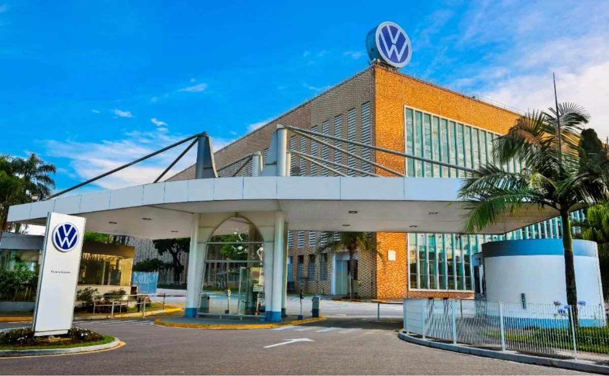 Corte de vagas na Volkswagen provoca protesto de mais de 10 mil trabalhadores