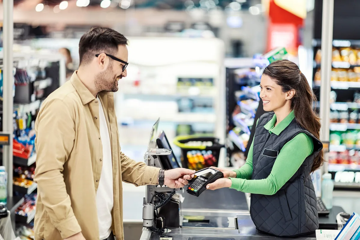 Cuánto cobra un cajero de supermercado en agosto 2026