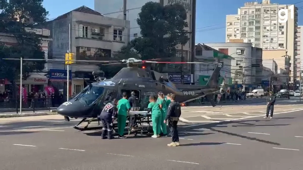 VÍDEO: Helicóptero pousa no meio de avenida movimentada de Porto Alegre durante simulação de resgate