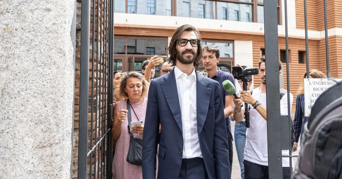 EssilorLuxottica : le fils de l’ancien président quitte le géant des lunettes sur fond de tensions autour de la gestion de la holding familiale