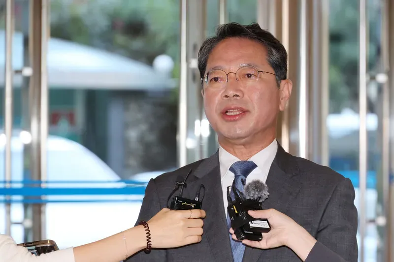 김승원 전직 보좌관, 청와대에 45쪽 ‘회계부정 의혹 자료’ 전달