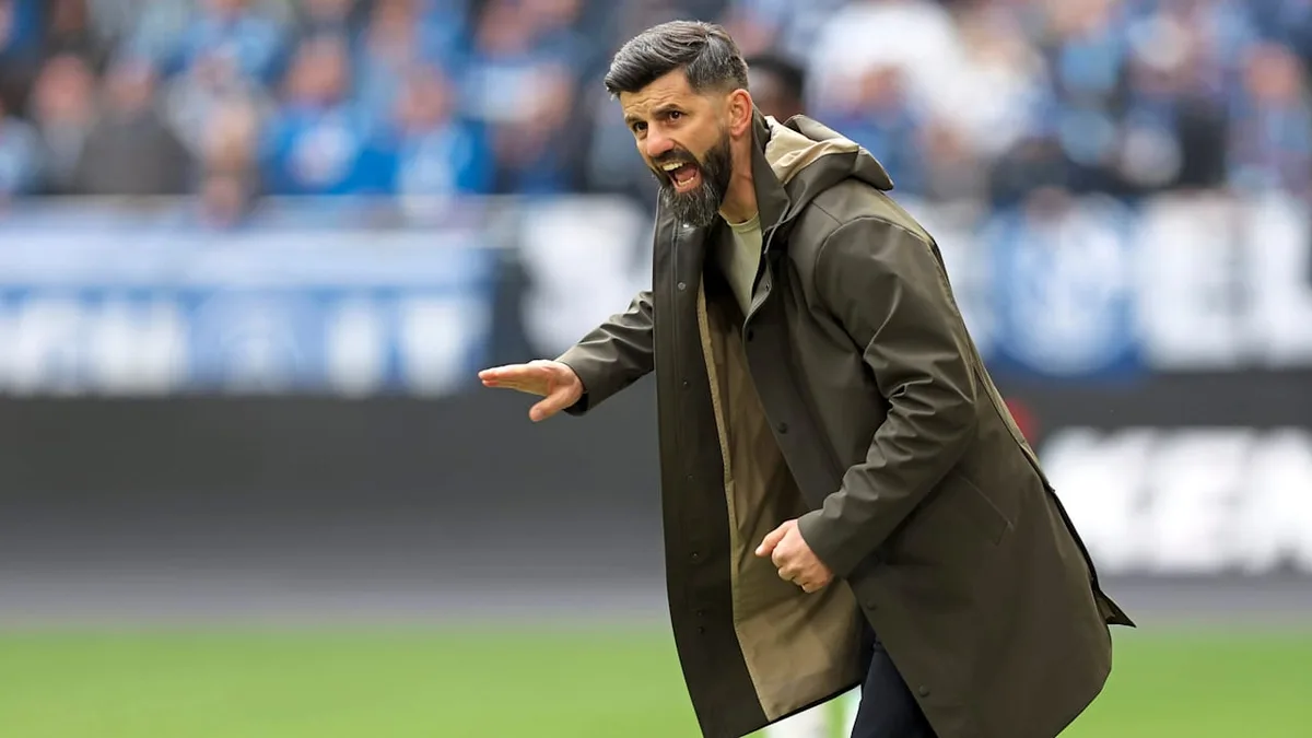 Neue Doku zeigt spektakuläre Kabine-Aufnahmen - Schalke-Trainer rastete richtig aus