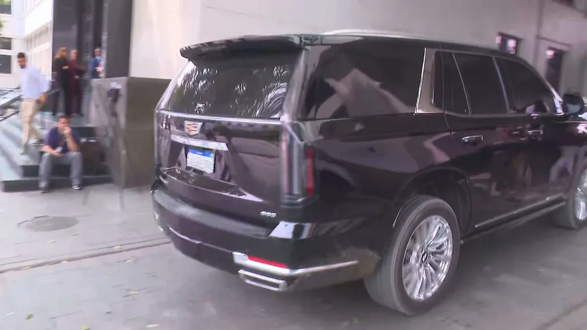 Cadillac avaliado em mais de R$ 2 milhões é apreendido na casa de policial civil preso em operação da PF