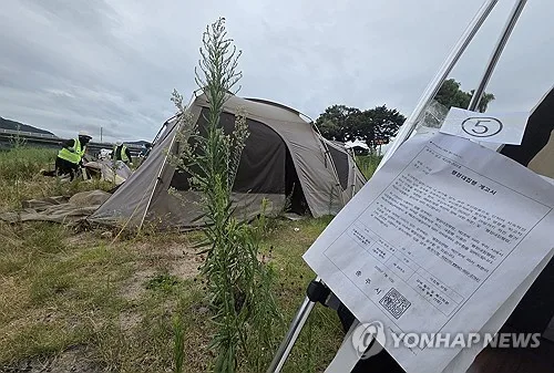 [충주소식] 단월강수욕장 '알박기' 텐트 2차 철거 완료