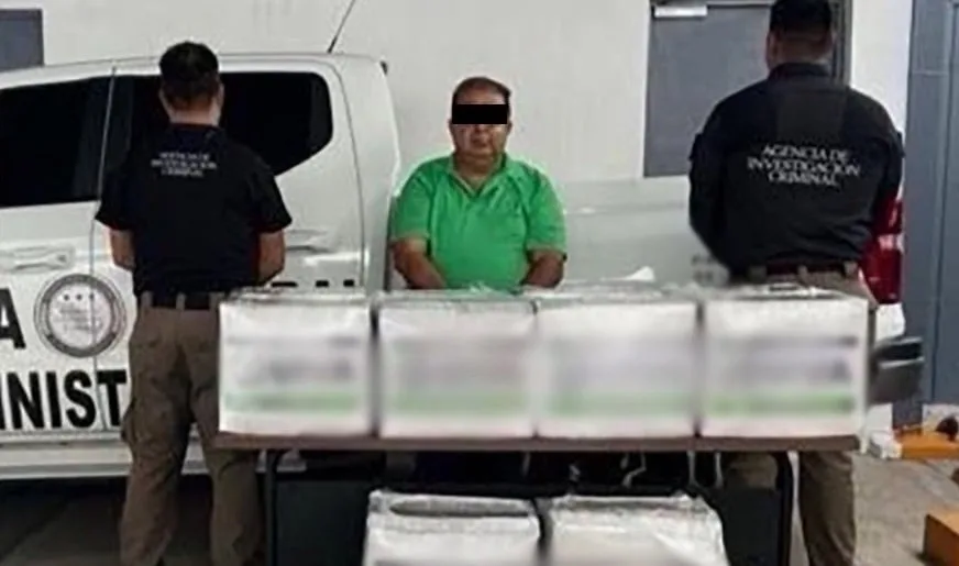 Ocultos entre cajas de fertilizante: así hallaron autoridades 217 litros de metanfetamina en La Paz, BC