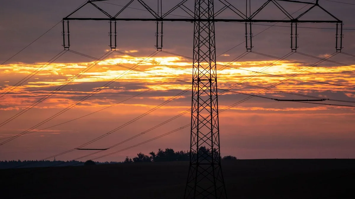 Stromausfall: Sturm beschädigt Strommasten - Haushalte kurz ohne Strom