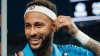 Corinthians repudia xingamentos contra criança que recebeu camisa de Neymar