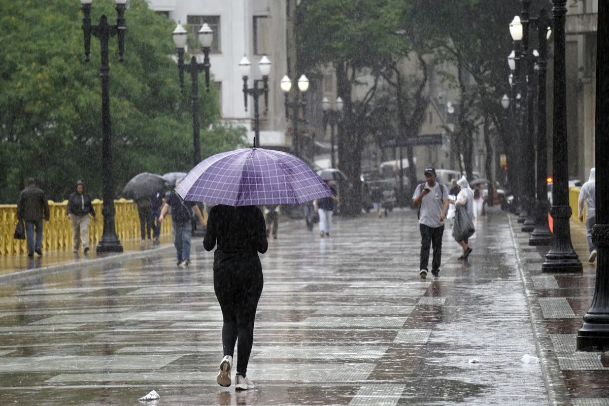Previsão do tempo: frente fria provoca chuva forte em São Paulo e em outras áreas do Sudeste nesta terça, 22