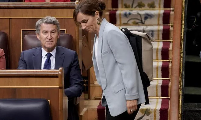 Mónica García responde a Feijóo que confinar a migrantes en Ceuta sería "injustificado" y recuerda que las competencias sanitarias son autonómicas