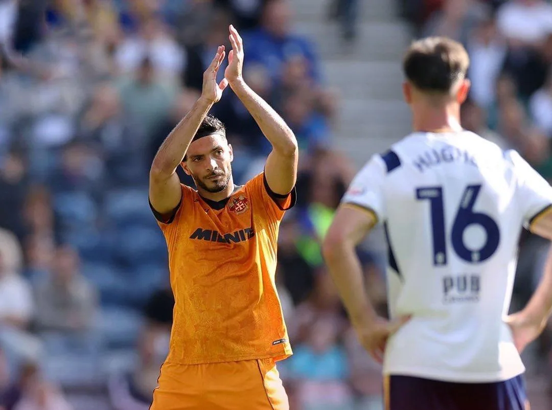¡Aúlla el Lobo! Raúl Jiménez da asistencia y Wolves logra su primer triunfo ante Preston