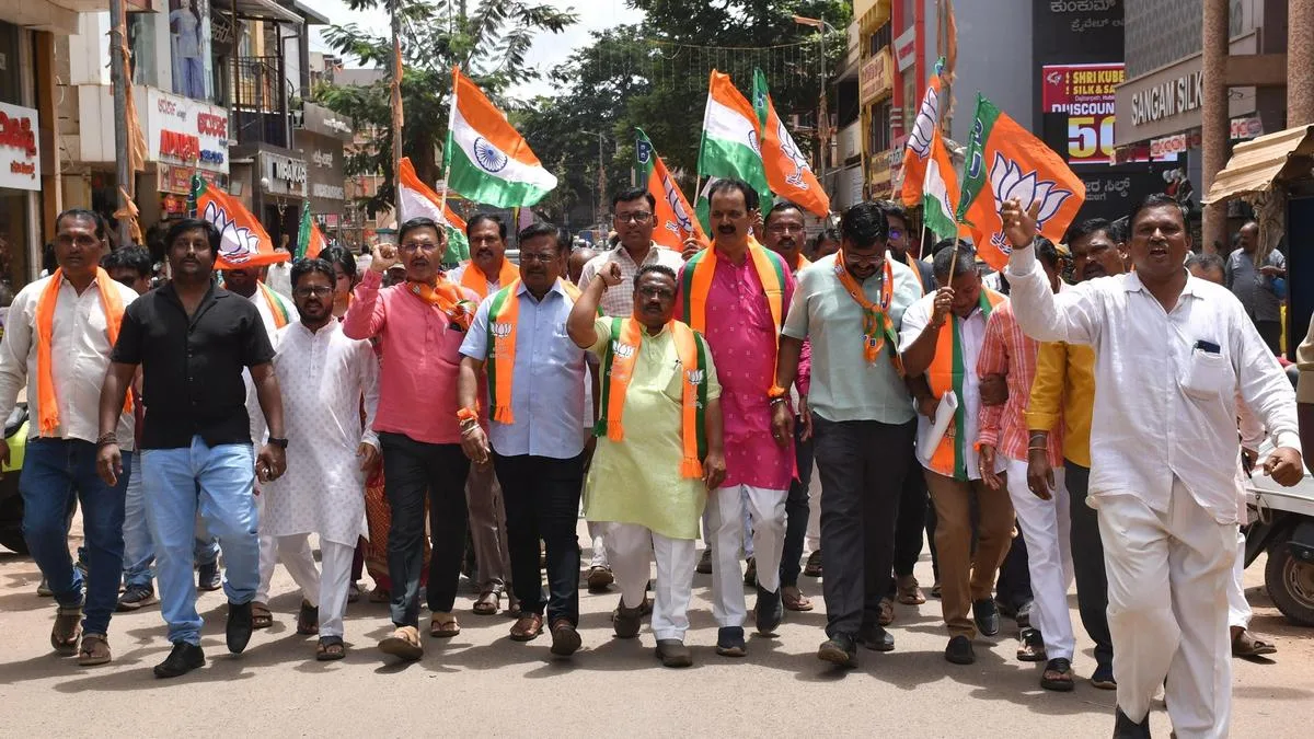 BJP stages protest in Hubballi over alleged curtailment of Vande Mataram
