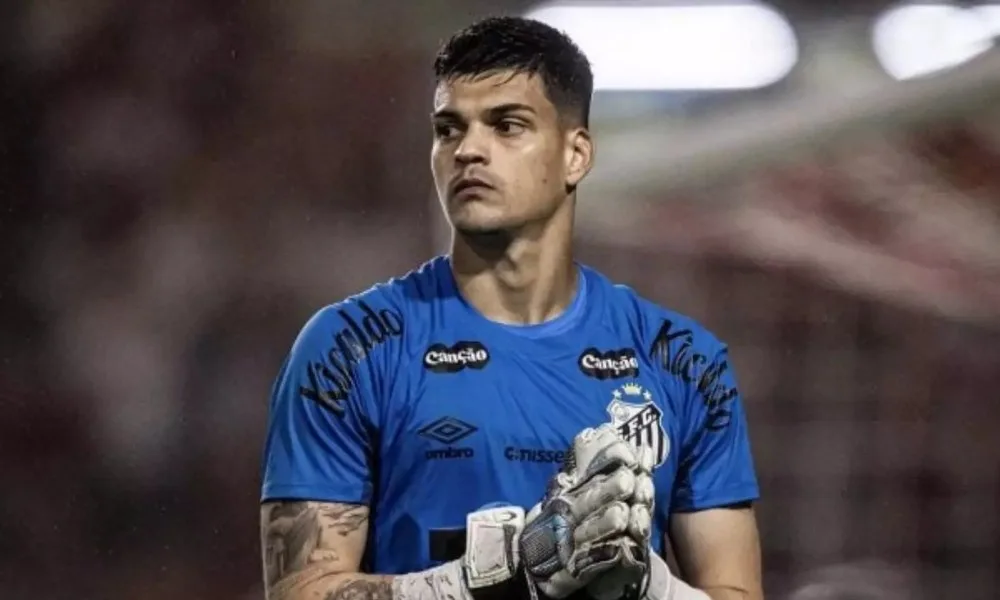 Com necessidade de cirurgia no ombro, Brazão desfalca o Santos até o fim do ano
