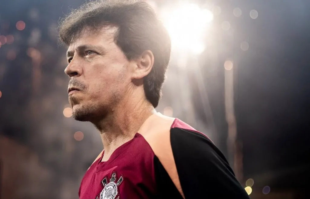 Fernando Diniz fala sobre fim do Corinthians na Libertadores e derrota em casa