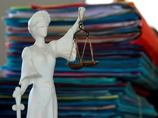 Elle touche le chômage mais a plus de 600 000 € sur ses comptes : l’administration lui demande de la rembourser
