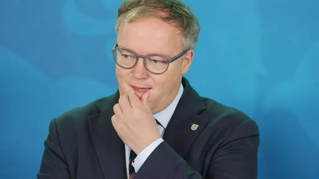 Hochschule: Bericht: Voigt kann kein Professor mehr sein