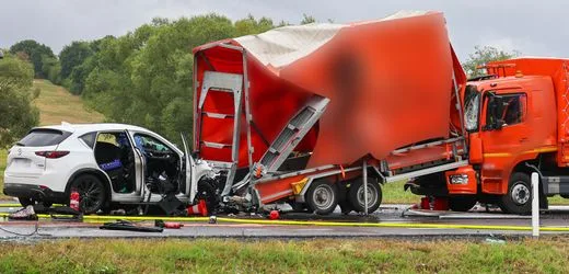 Hessen: Zwei Jugendliche sterben bei Unfall – 15-Jähriger am Steuer