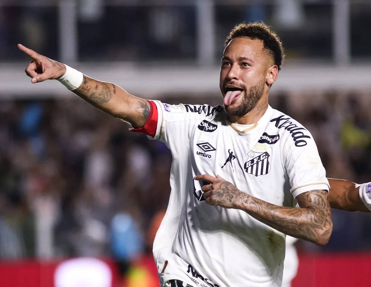Neymar é exaltado por jornal após gols em Santos x Flamengo: 'Revoluciona o Brasileirão'