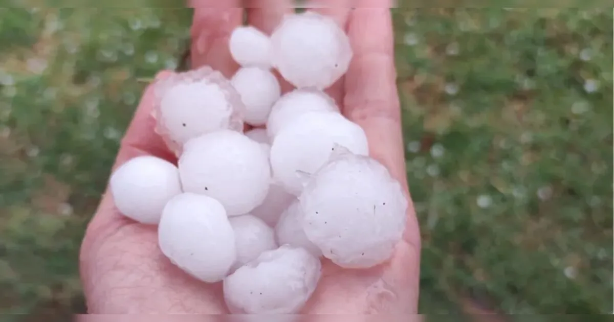 Temporal de granizo afeta 600 pessoas e deixa desalojados no Paraná