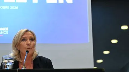 Marine Le Pen veut la "transparence totale" dans la sélection sur Parcoursup