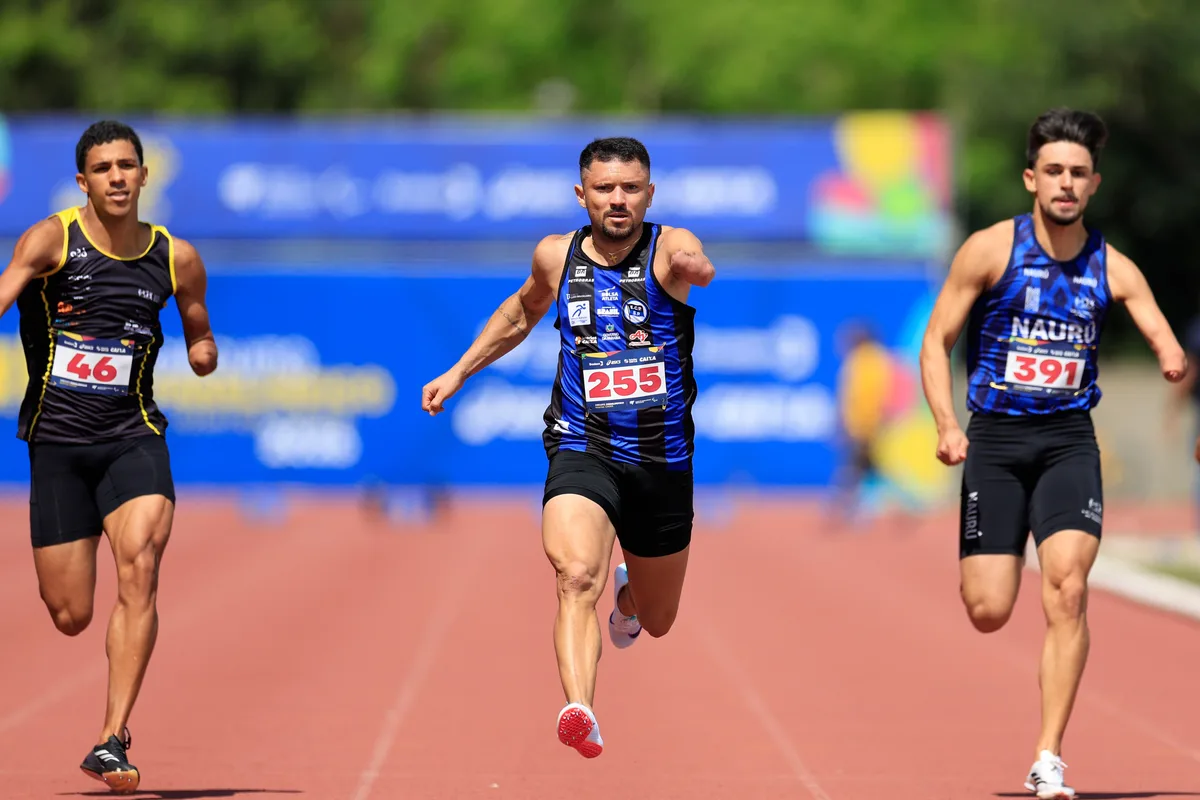 Petrúcio Ferreira faz melhor marca do ano nos 100m rasos