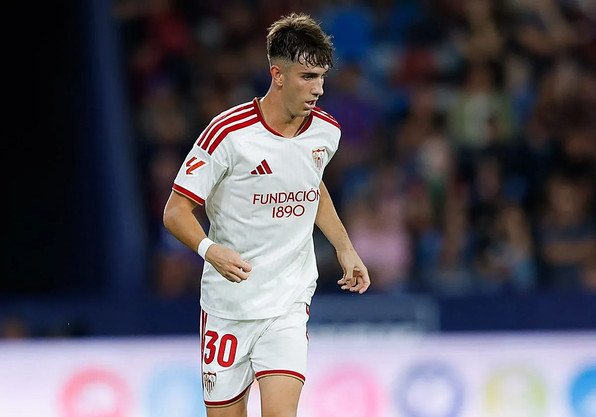 Miguel Sierra protagoniza el primer golpe al nuevo Sevilla FC