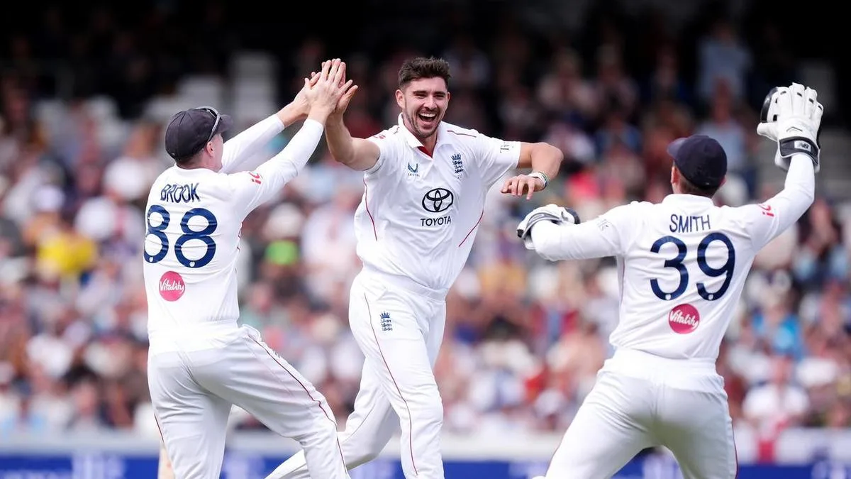 England crush sorry Pakistan by innings in three days