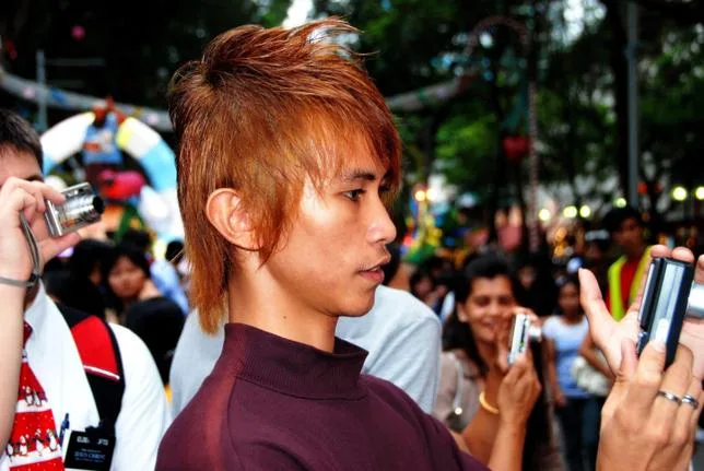 À Singapour, les cheveux de la discorde