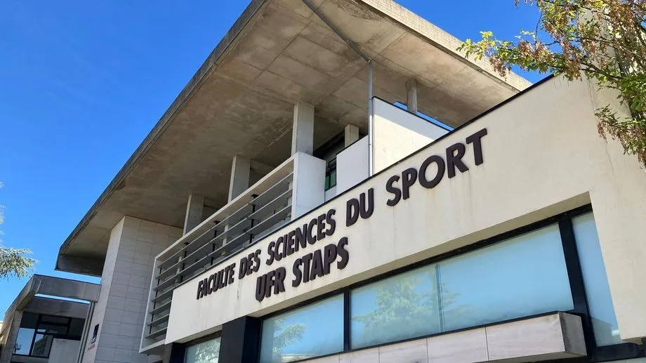 "L'impression d'être encore au lycée" : en Bourgogne, la filière Staps interdit les ordinateurs portables en cours