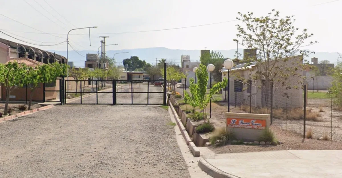 Tragedia en Mendoza: una abuela y su nieto murieron luego de caer en un pozo séptico en el patio de su casa