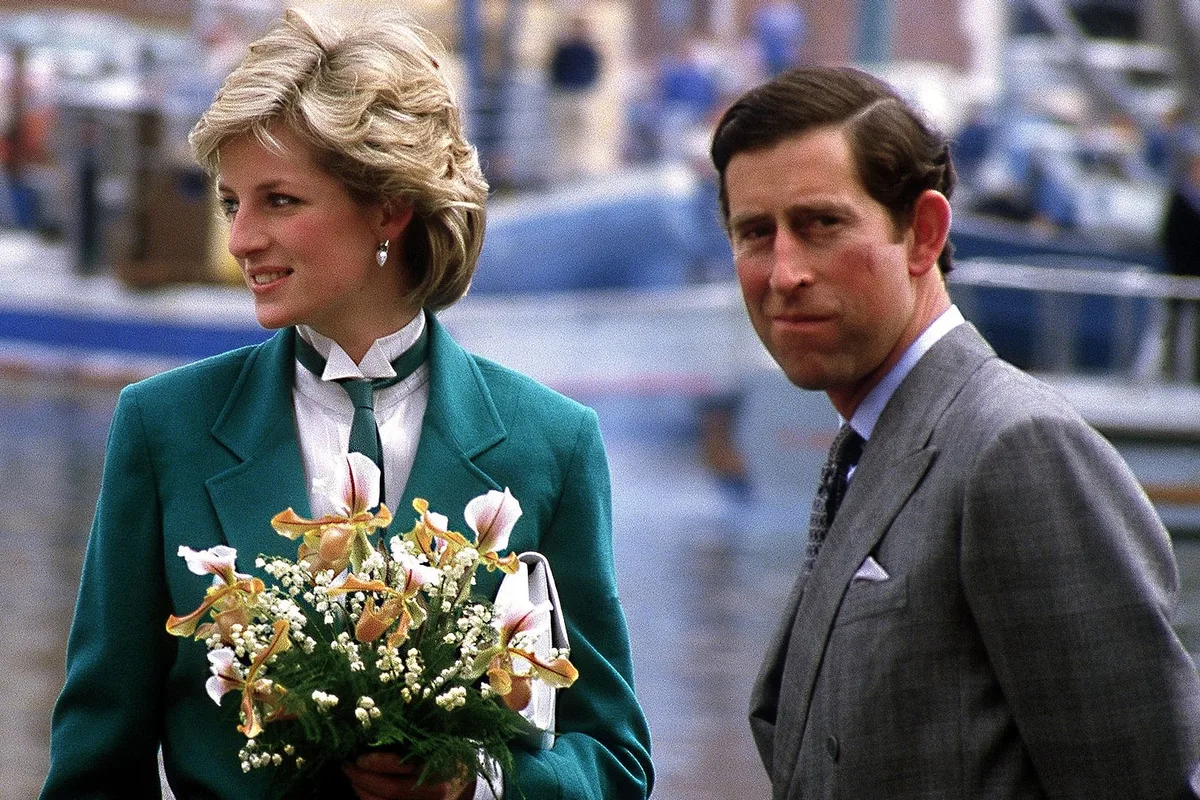 Las revelaciones en el libro del hermano de Lady Di contra Carlos e Isabel II que reabren viejas heridas de la familia real