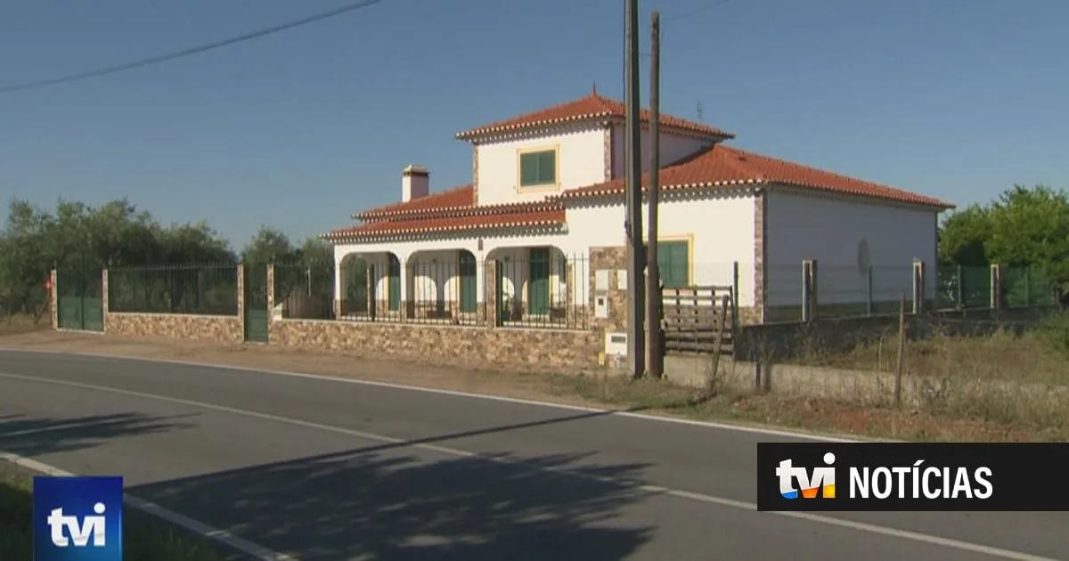 Tinha decidido sair de casa com o filho de nove anos. Foi morta pelo marido