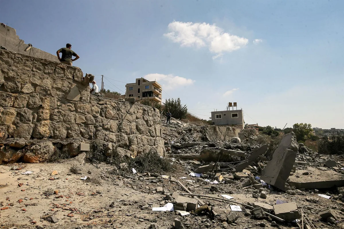 Al menos tres muertos y un herido tras la detonación de un artefacto explosivo israelí en el sur de Líbano
