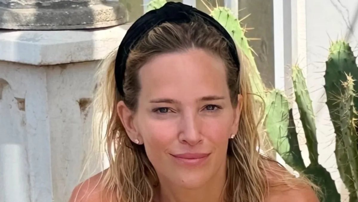 Luisana Lopilato se lució con la microbikini que es furor: strapless, brillos y arandelas