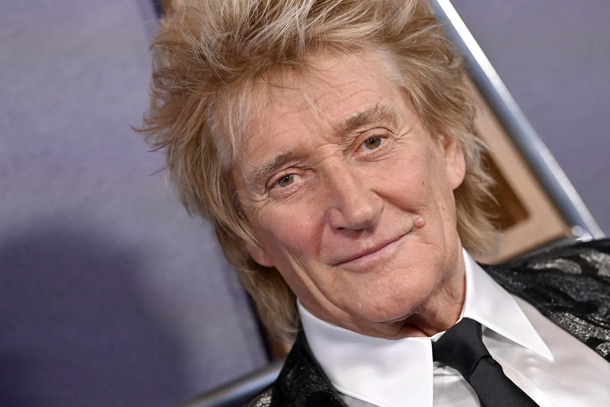 Rod Stewart passa por cirurgia e cancela agenda de shows