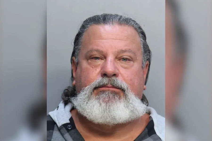 Exteniente de bomberos se declara culpable por grabar a sus compañeros con una cámara oculta en Miami-Dade