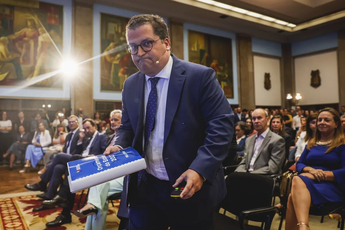 OE2027 entregue: escalões do IRS sobem 3,88%, salário mínimo 970 euros, excedente de 0,1%