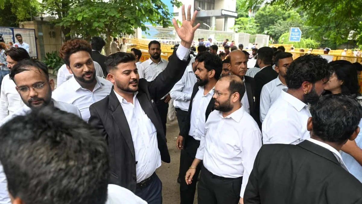 Lawyers protest outside BCI office, demand Chairman Manan Mishra’s resignation amid NALSAR row