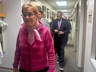 Jeffries likes Democrats' chances in race for the House as he campaigns in Ohio