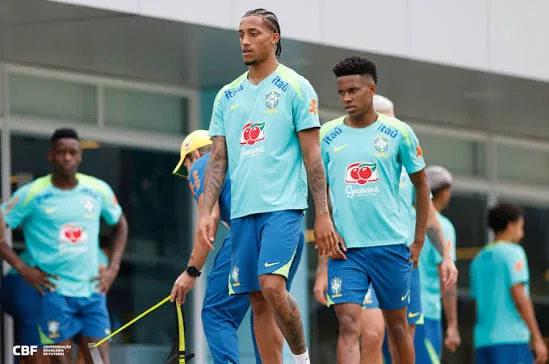 Treinador espanhol compara craque brasileiro com Benzema e Haaland