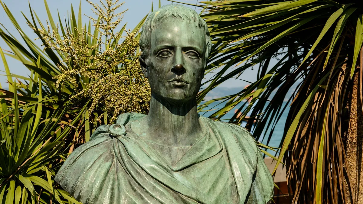 Catulo, poeta romano: “Conviene que el poeta sea casto y piadoso, pero sus versos no tienen ninguna necesidad de serlo”
