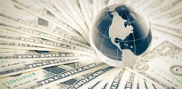 Dólar sobe a R$ 5,22, e Bolsa tem 11ª queda seguida após fuga de capitais