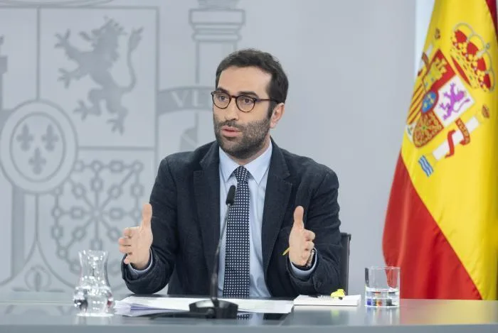 El Gobierno ve factible aprobar el salario mínimo antes de las elecciones y subir las pensiones en diciembre