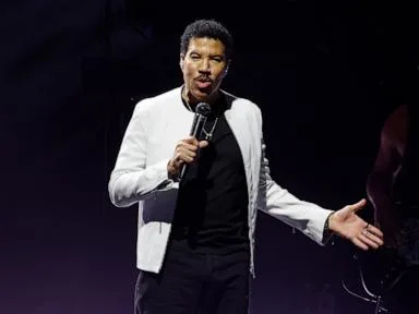 Lionel Richie returns home after checking himself into hospital