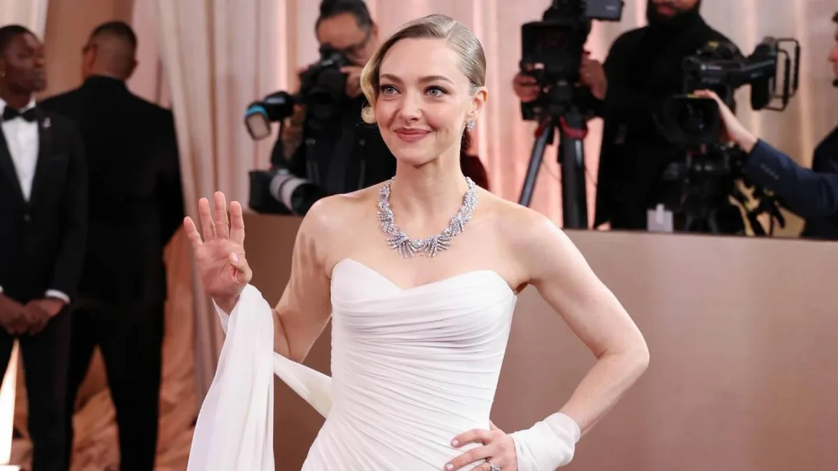 Amanda Seyfried lists Adam Brody’s old LA home for $3.2 million