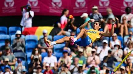 Le recordman du monde du saut à la perche Armand Duplantis qualifié sans problème pour la finale des championnats d'Europe d'athlétisme