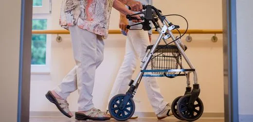 Pflegeversicherung: Den Kassen geht das Geld aus - »Es herrscht Alarmstufe Rot«