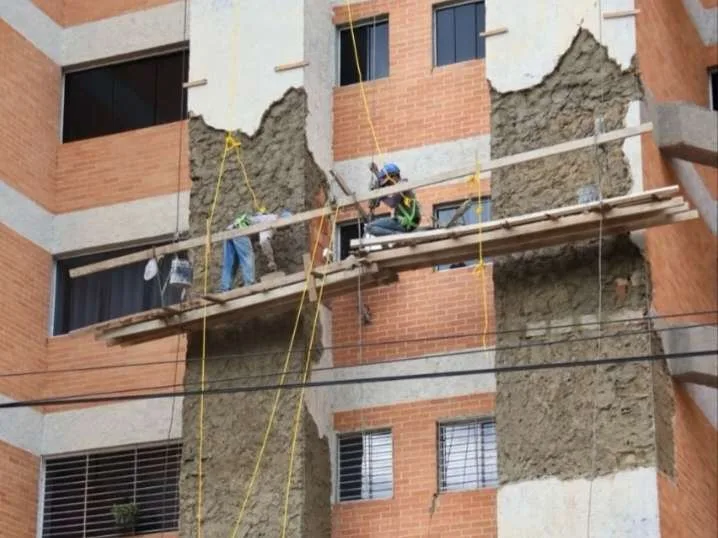 Venezuela Renace repara edificios afectados por sismos en San Jacinto
