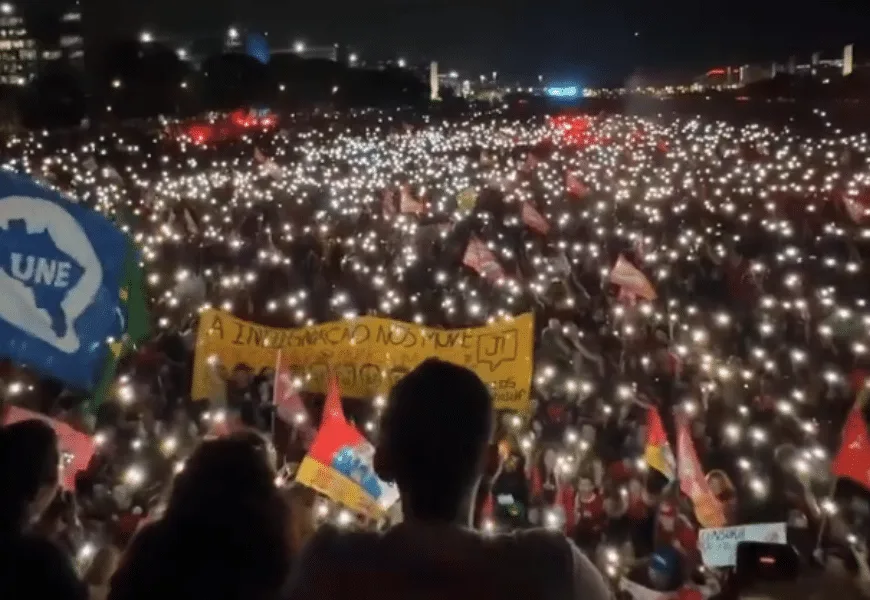 Multidões ocupam cidades do país pela reeleição de Lula nesta terça-feira